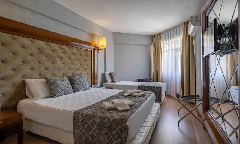 Dionisus Hotel Lara Antalya Bagian luar foto